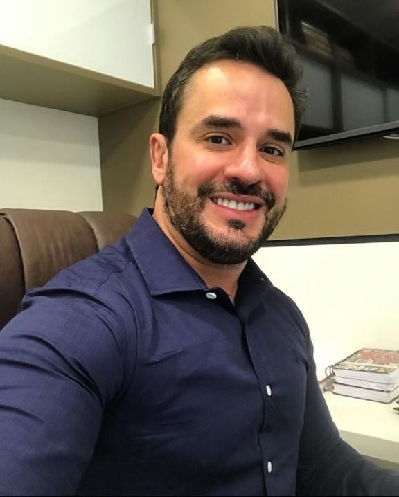 <em>Claudio Orrego</em>